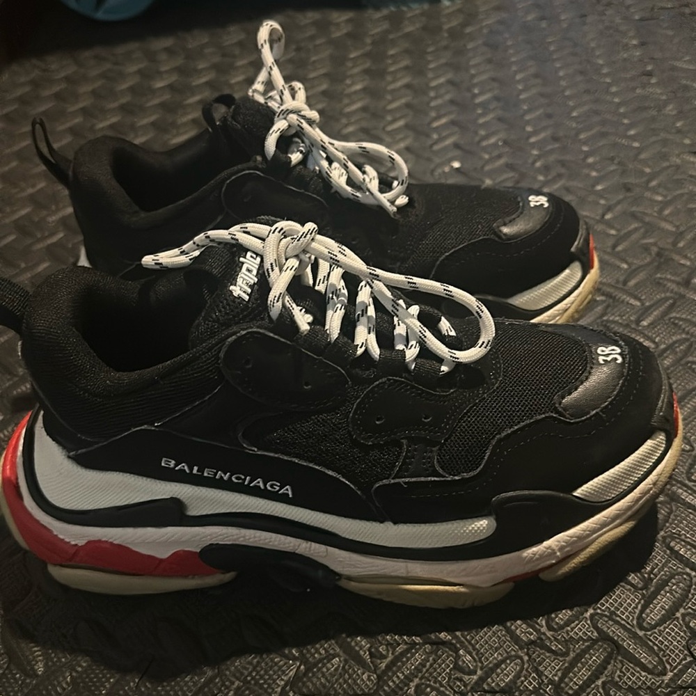 Balenciage triple s size 38 (7.5)